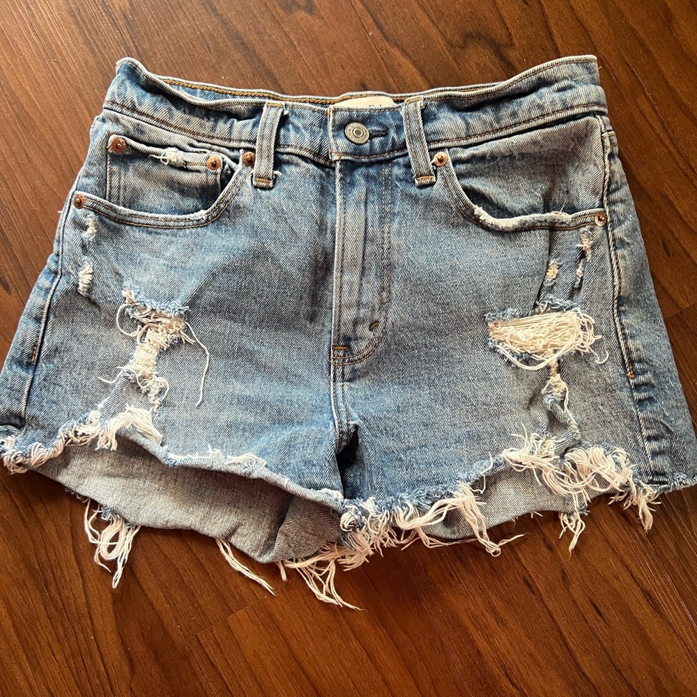 Abercrombie & Fitch distressed Jean shorts. Size 26